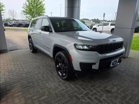Used 2023 Jeep Grand Cherokee L Laredo AWD/4WD image 5