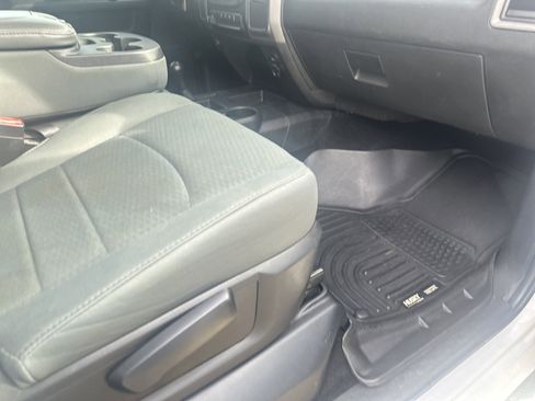 Used 2016 RAM 2500 Tradesman w/ Chrome Appearance Group image 32