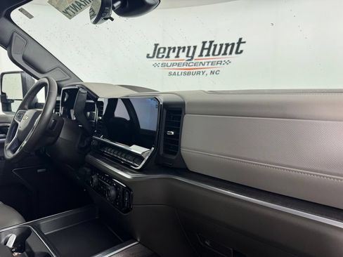 Used 2024 Chevrolet Silverado 2500 LTZ w/ LTZ Plus Package AWD/4WD image 37