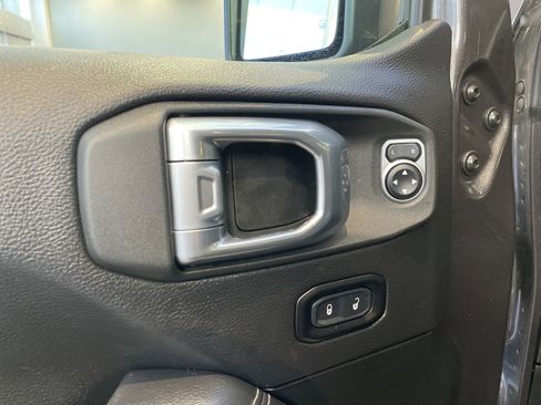 Used 2021 Jeep Wrangler Unlimited Sahara w/ Cold Weather Group image 15