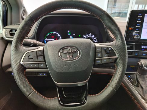 Used 2023 Toyota Sienna XSE w/ XSE Plus Package AWD/4WD image 12
