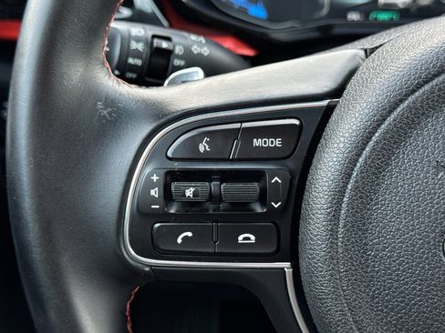 Used 2020 Kia Niro Touring image 29