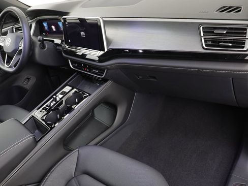 New 2026 Volkswagen Atlas Cross Sport SE image 19