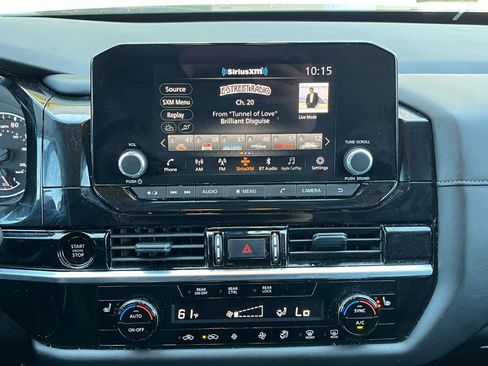 Used 2025 Nissan Pathfinder SV image 17