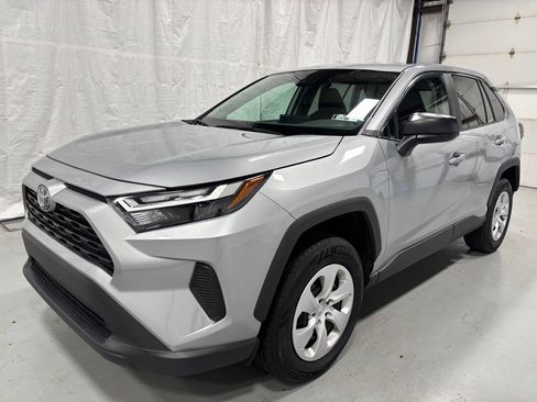 Used 2025 Toyota RAV4 LE AWD/4WD image 3