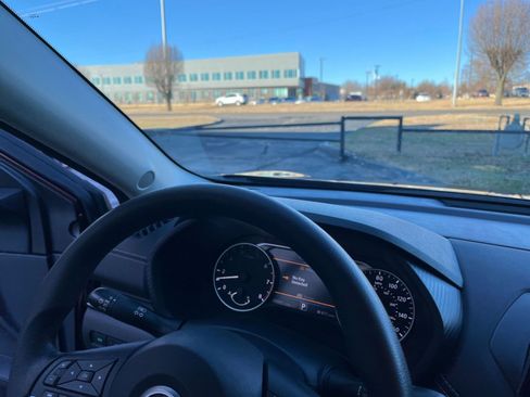 Used 2025 Nissan Sentra SV image 32