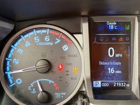 Used 2021 Toyota Tacoma TRD Sport image 12