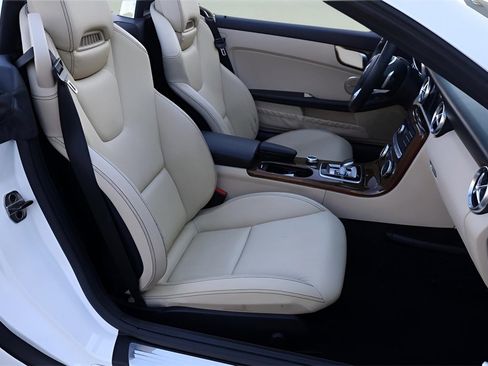 Used 2019 Mercedes-Benz SLC 300 SLC 300 image 12