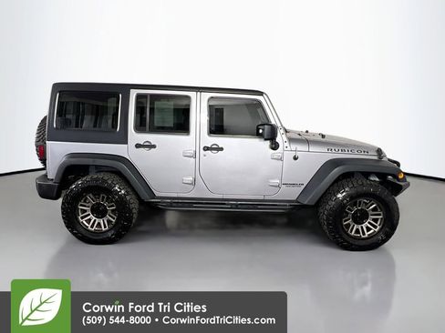 Used 2016 Jeep Wrangler Unlimited Rubicon w/ Connectivity Group image 18
