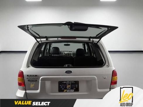 Used 2005 Ford Escape Limited FWD image 9
