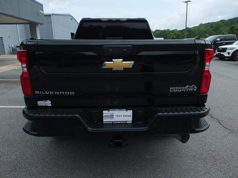Used 2022 Chevrolet Silverado 2500 High Country w/ Safety Package II AWD/4WD image 4