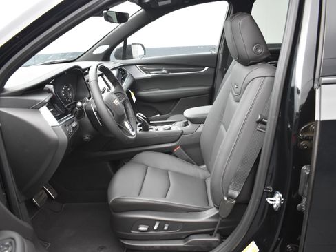 Used 2023 Cadillac XT6 Sport w/ Technology Package AWD/4WD image 11