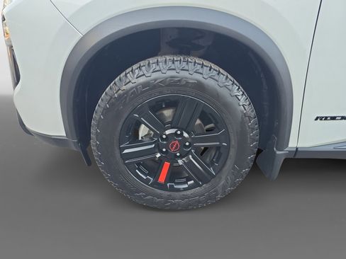 Certified 2025 Nissan Rogue SV image 9