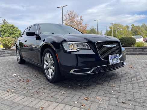 Used 2022 Chrysler 300 Touring image 7