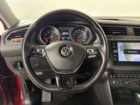 Used 2018 Volkswagen Tiguan SEL AWD/4WD image 16