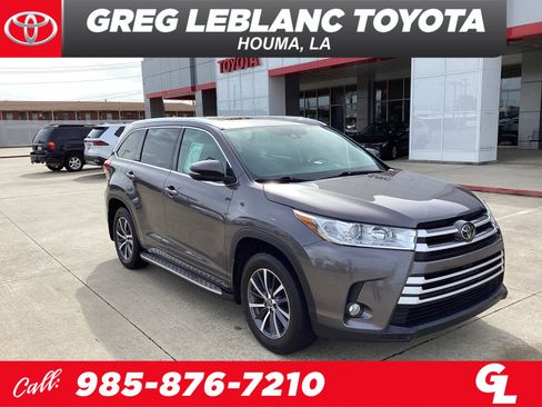 Used 2017 Toyota Highlander XLE FWD image 1