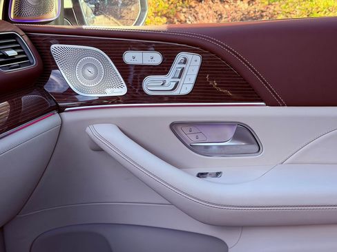 Used 2023 Mercedes-Benz Maybach GLS 600 4MATIC image 31