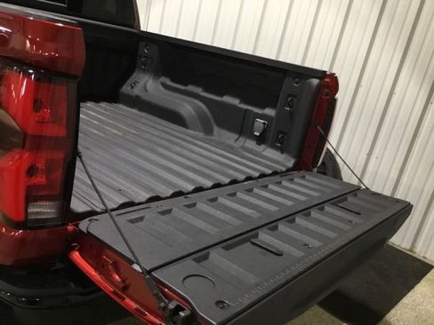 Used 2024 Chevrolet Colorado Z71 w/ Z71 Convenience Package 2 image 18