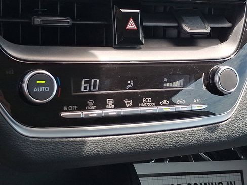 Used 2025 Toyota Corolla LE FWD image 15