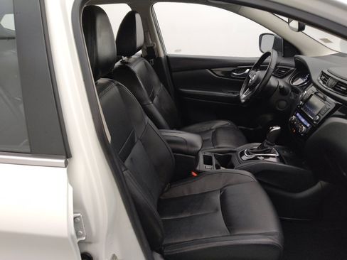 Used 2022 Nissan Rogue Sport SL w/ Premium Package FWD image 21