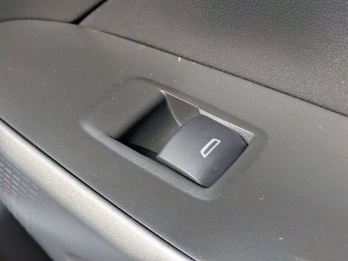 New 2026 Chevrolet Trax RS w/ Sunroof Package FWD image 32