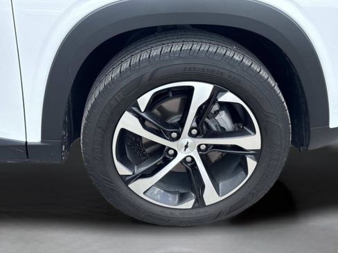 Used 2025 Chevrolet Trax RS FWD image 9