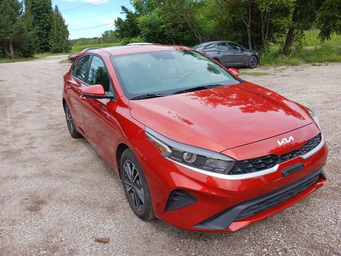 Used 2024 Kia Forte LXS w/ LXS Technology Package FWD image 3