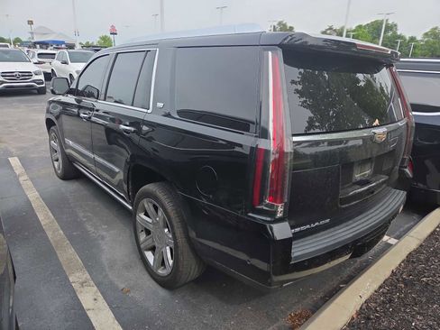 Used 2018 Cadillac Escalade Premium Luxury AWD/4WD image 4