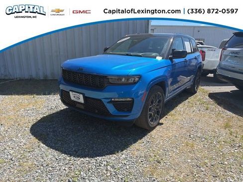 Used 2023 Jeep Grand Cherokee Summit AWD/4WD image 1