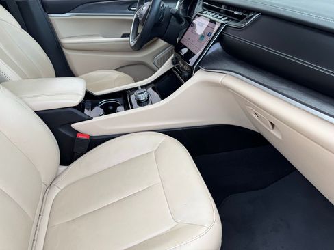 Used 2022 Jeep Grand Cherokee L Limited image 8