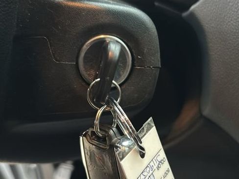 Used 2018 Chevrolet Colorado Z71 AWD/4WD image 12