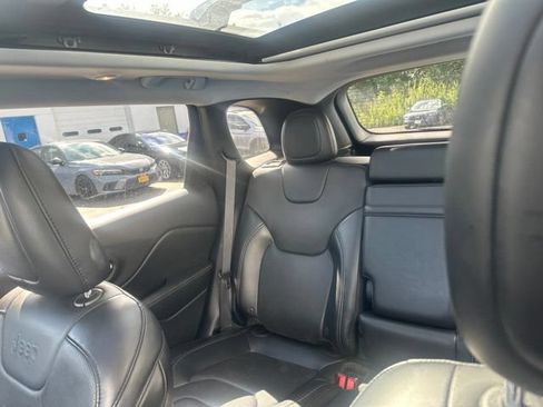 Used 2019 Jeep Cherokee Limited AWD/4WD image 9