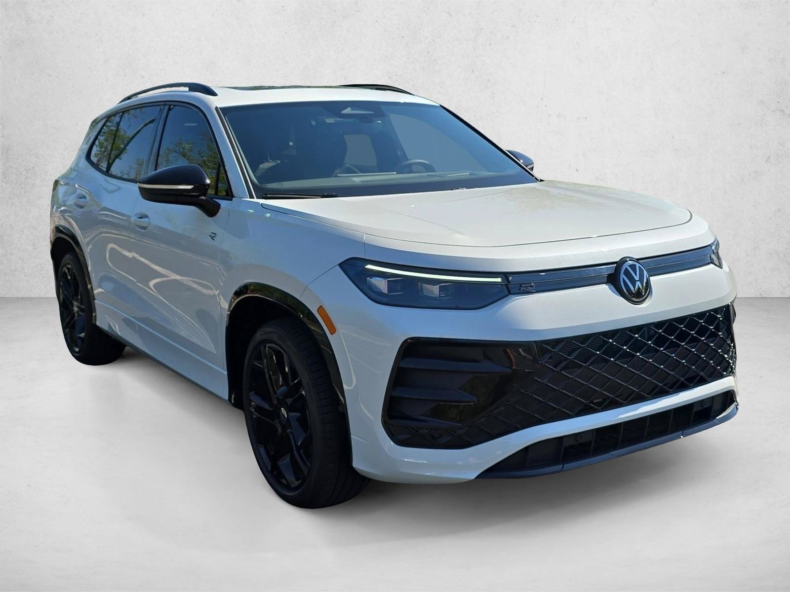 New 2026 Volkswagen Tiguan SE R-Line FWD image 11