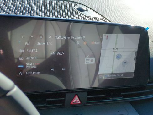 Certified 2025 Hyundai Elantra Limited image 22