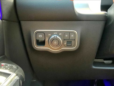 New 2025 Mercedes-Benz GLB 250 image 13