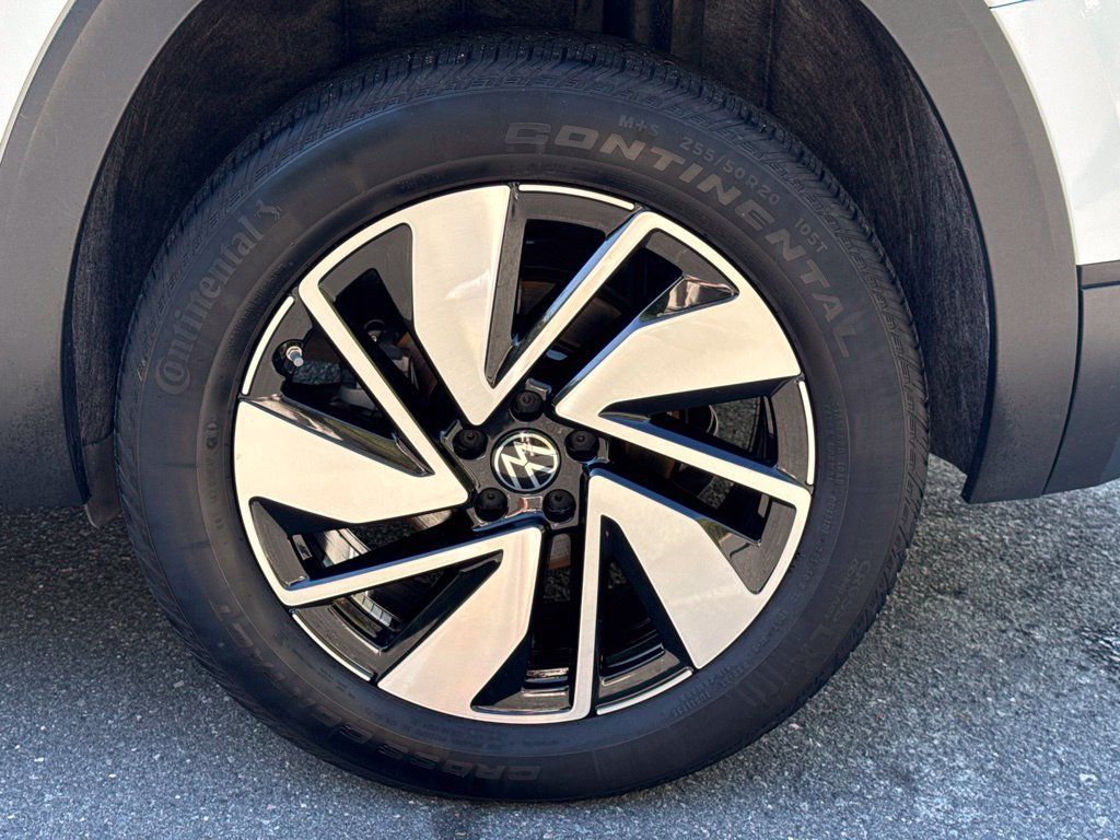 Used 2025 Volkswagen Atlas SE FWD image 12
