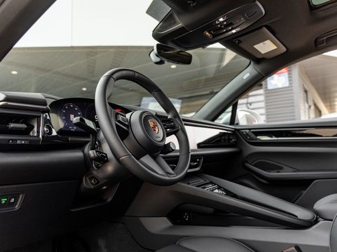 Certified 2026 Porsche Macan 4 Electric AWD/4WD image 4