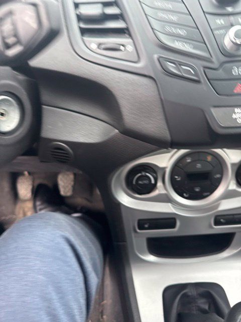 Used 2014 Ford Fiesta SE FWD image 25