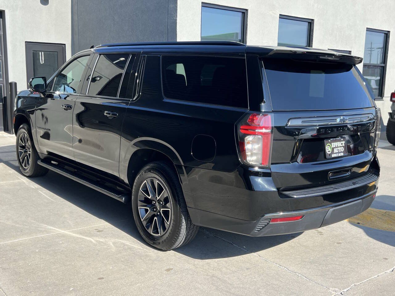 Used 2022 Chevrolet Suburban Z71 AWD/4WD image 9