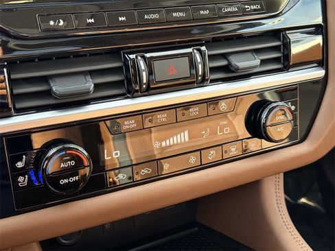 Used 2024 Nissan Pathfinder Platinum w/ Cargo Package image 25