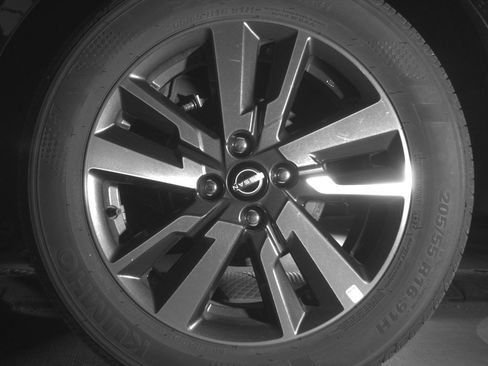 Used 2025 Nissan Versa SV image 14