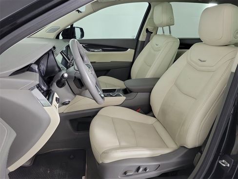 Certified 2023 Cadillac XT6 Premium Luxury w/ Technology Package image 17