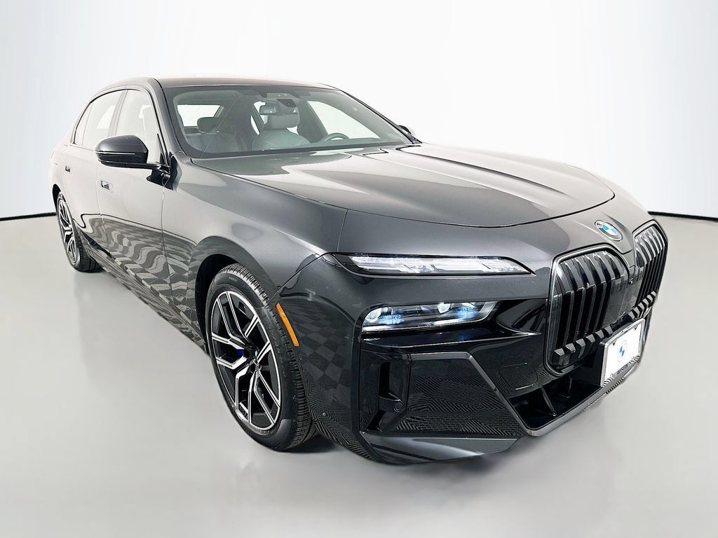 Used 2026 BMW 760i xDrive w/ Executive Package AWD/4WD image 3
