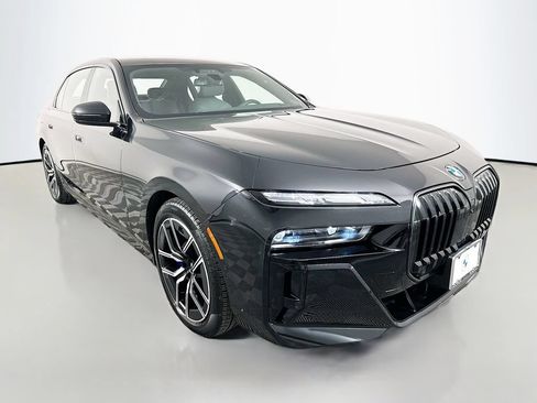 Used 2026 BMW 760i xDrive w/ Executive Package AWD/4WD image 3