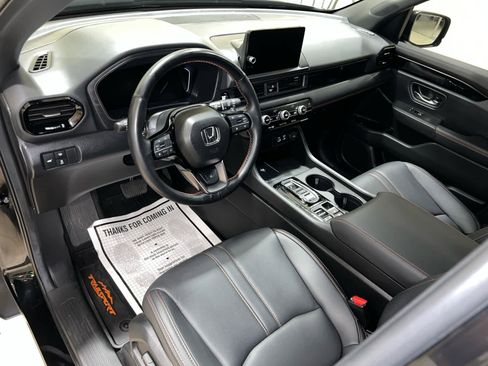 Used 2025 Honda Pilot TrailSport image 18