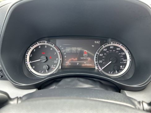 Used 2023 Toyota Highlander LE AWD/4WD image 26