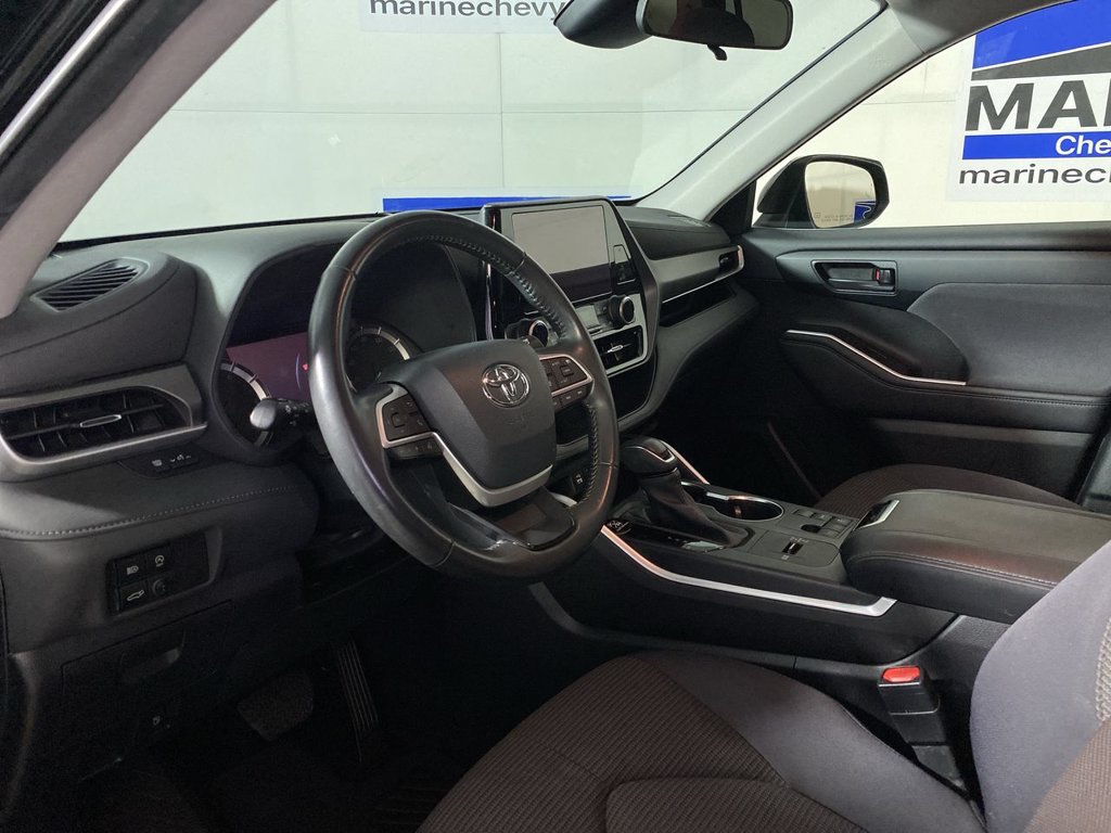 Used 2023 Toyota Highlander LE FWD image 15