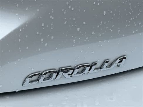 Used 2025 Toyota Corolla XSE image 18