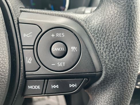 Used 2025 Toyota RAV4 XLE AWD/4WD image 17