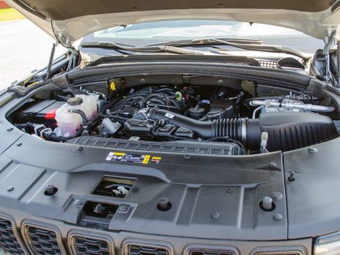 Used 2023 Jeep Grand Cherokee L Laredo AWD/4WD image 11
